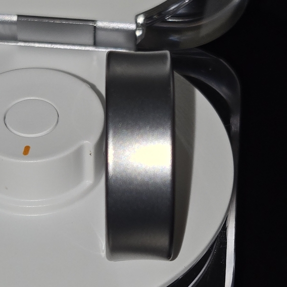 Samsung Galaxy Ring Size 7 in Silver - Picture 6 of 10